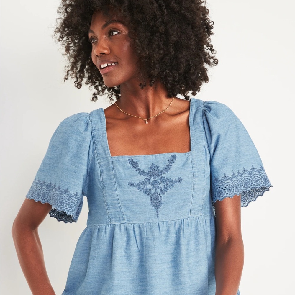 Old Navy Blue Embroidered Women's Square Neck Top Size Medium